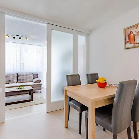 Eli Apartment Split